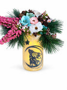 Lampe Fairy Jar à fleurs brunes et bleues sur fond blanc
